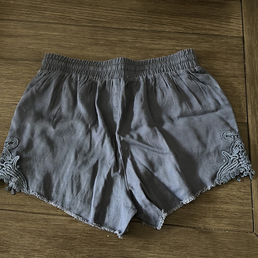 Shorts - Picture 2 of 4